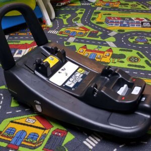 Rent Joie i-base Advance Base – Isofix from us when are you are visiting Cape Town or rent for a few months if you are a new mom.