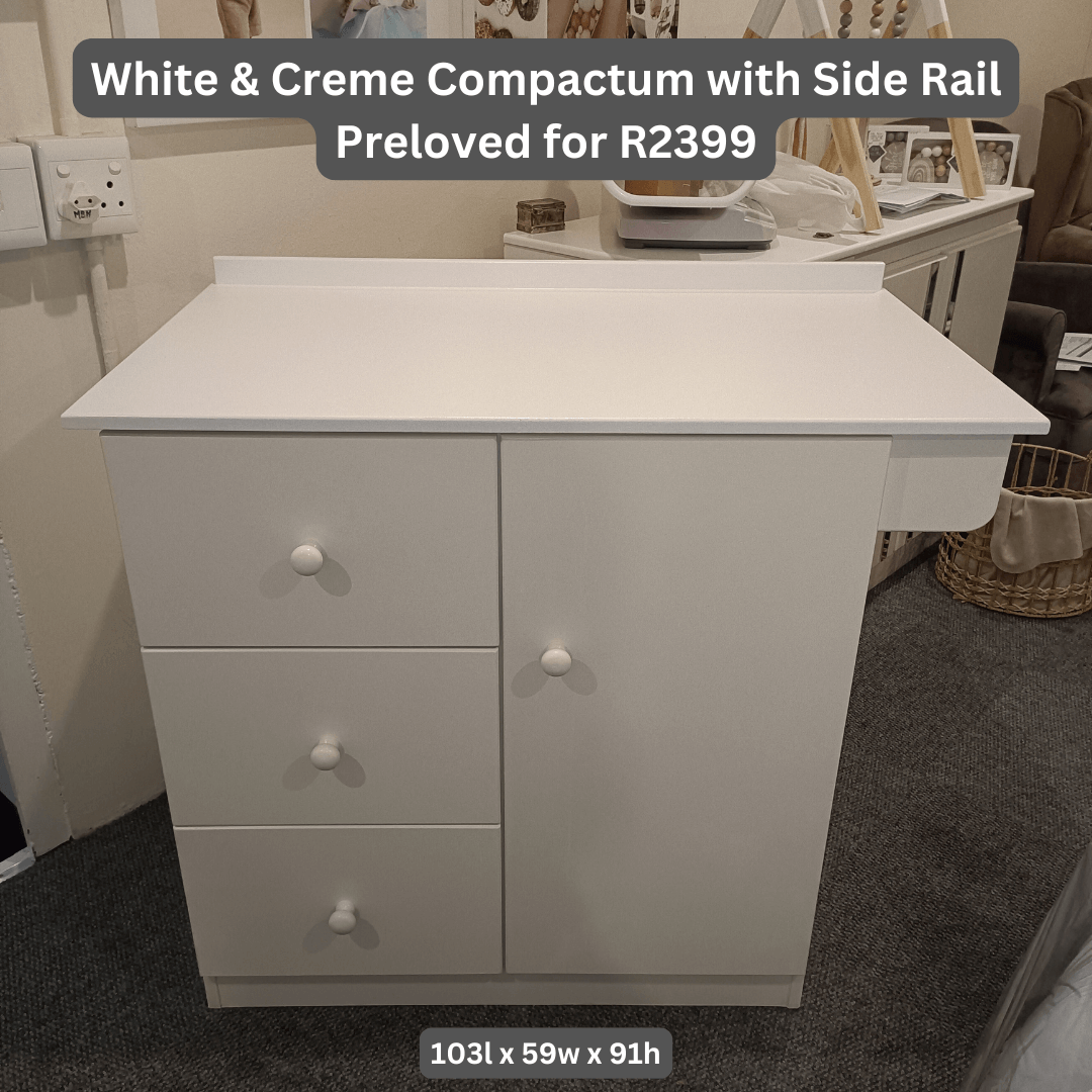 White & Cream Compactum with Side Rail