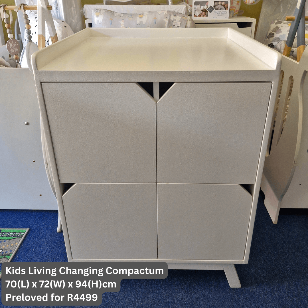 Kids Living Changing Compactum Preloved for R4499