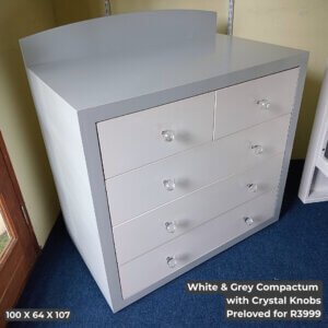 White & Grey Compactum with Crystal Knobs