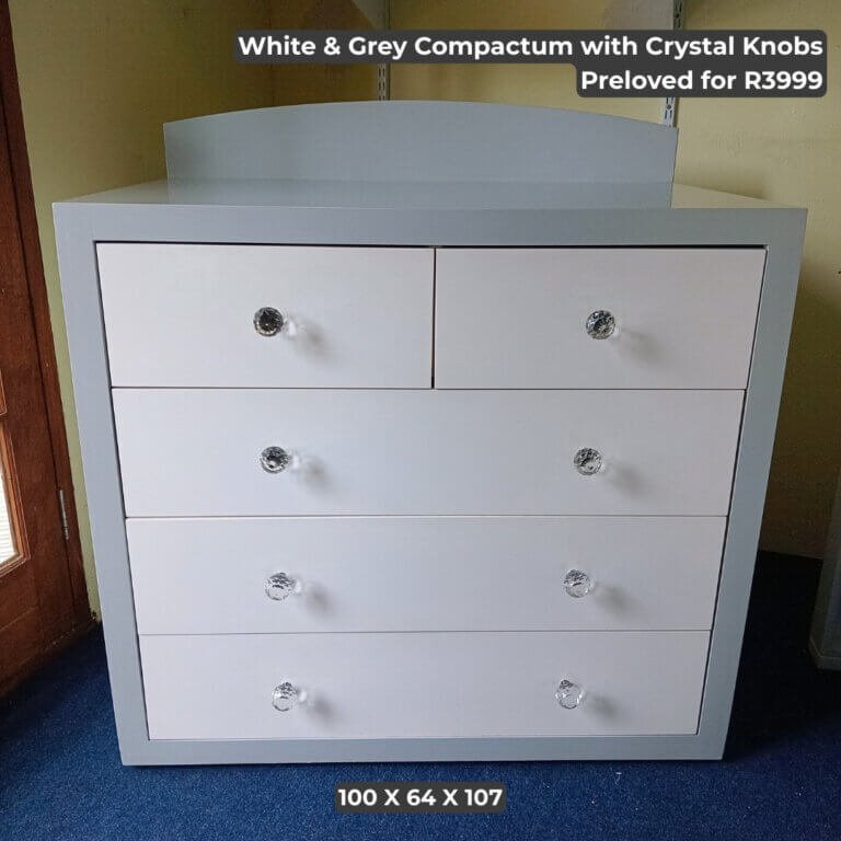 White & Grey Compactum with Crystal Knobs
