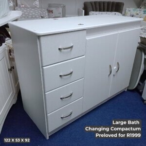 Large Bath Changing Compactum