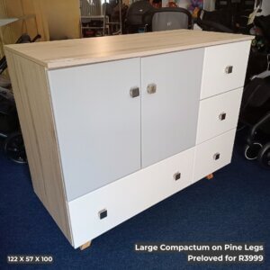 Large Compactum on Pine Legs