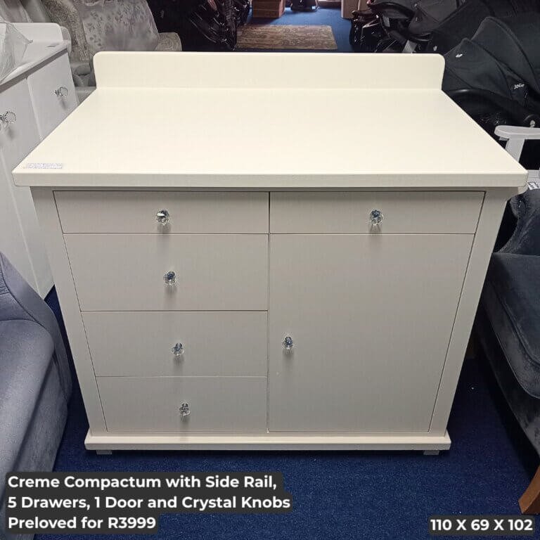 Creme Compactum with Side Rail