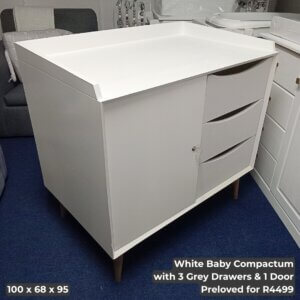 White Baby Compactum with 3 Grey