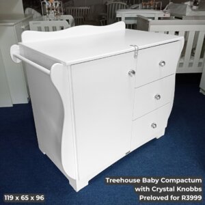 Treehouse Baby Compactum with Crystal Knobbs