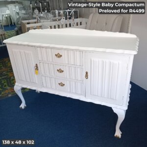 Vintage-Style Baby Compactum