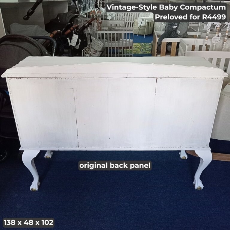 Vintage-Style Baby Compactum